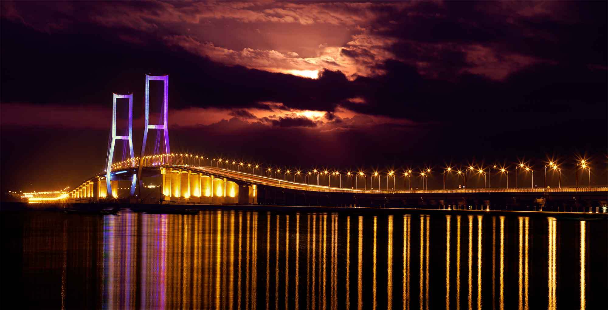 Jembatan terpanjang di Indonesia ada di Surabaya | Putera Mentari