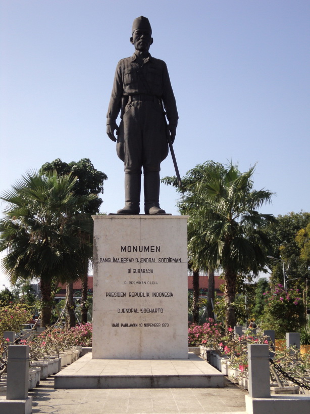 Mengunjungi Tempat Bersejarah menggunakan Rental Mobil Surabaya ke Museum Tugu Pahlawan