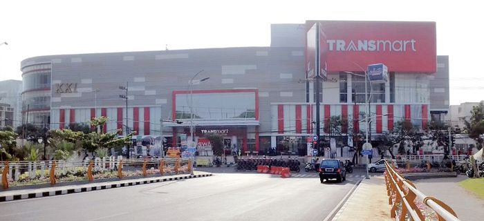 Sewa-mobil-Surabaya-untuk-pergi-ke-Transmart
