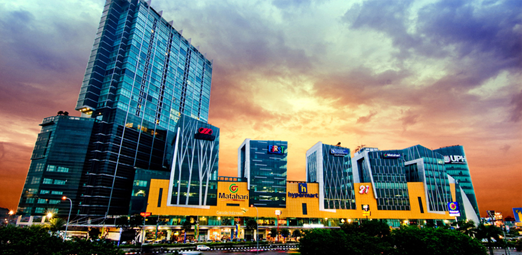 rental mobil Surabaya menikmati mal ini