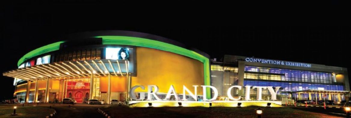 sewa mobil Surabaya mengunjungi mal