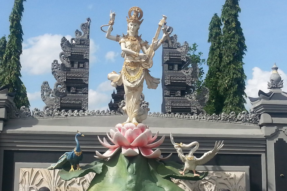 sewa-mobil-surabaya-Pura-Agung-Jagat-Karana