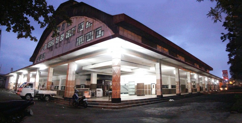 Rental-Mobil-Surabaya-di-Gelora-Pancasila