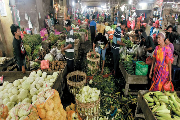 belanja-di-Pasar-Keputran-dengan-sewa-mobil-Surabaya