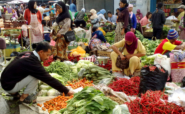 belanja-di-Pasar-Pucang-dengan-sewa-mobil-Surabaya