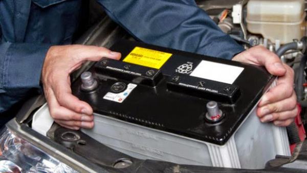 Sewa-Mobil-Surabaya-Mengenali-3-Jenis-Aki-untuk-Mobil