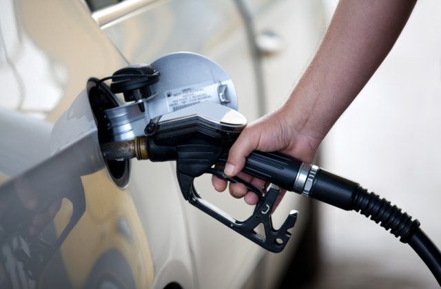 teknik-mengemudi-rental-mobil-surabaya-agar-irit