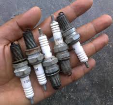 Rental-Mobil-Surabaya-Mendeteksi-Kerusakan-Busi-Mobil