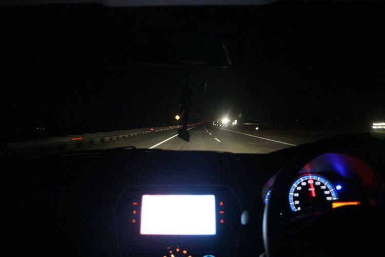 Sewa Mobil Surabaya Berkendara Malam Hari