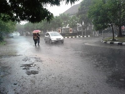 surabaya hujan