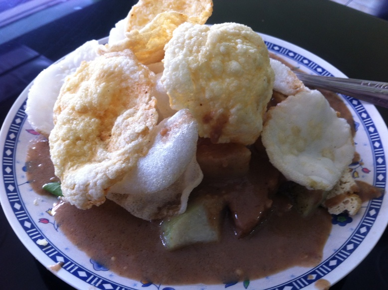 Rental Mobil Surabaya Makan Gado-gado Handayani