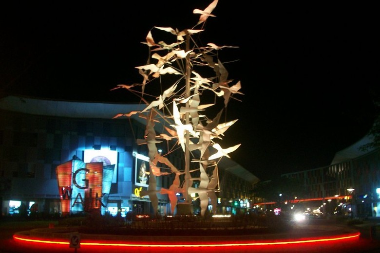 Sewa Mobil Surabaya Ke G-walk