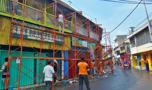 Sewa-Mobil-Surabaya-Keliling-Jalan-Karet-yang-Baru