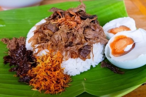 sewa mobil surabaya ke nasi krawu bu timan legend