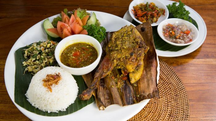 Sewa Mobil Surabaya ke Restoran Bebek Tepi Sawah