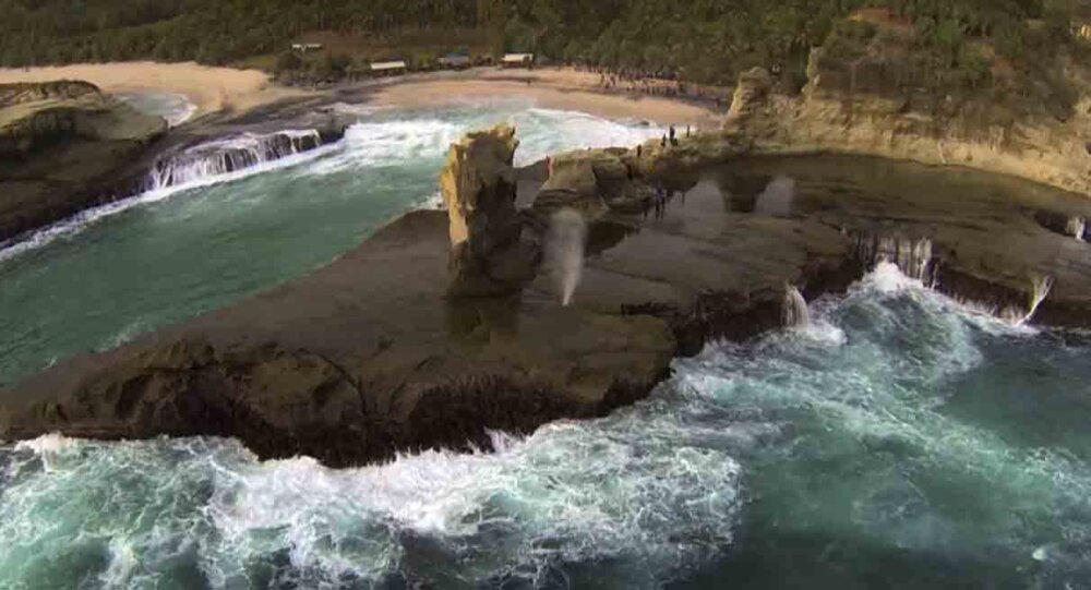 Pantai-Klayar-Pacitan