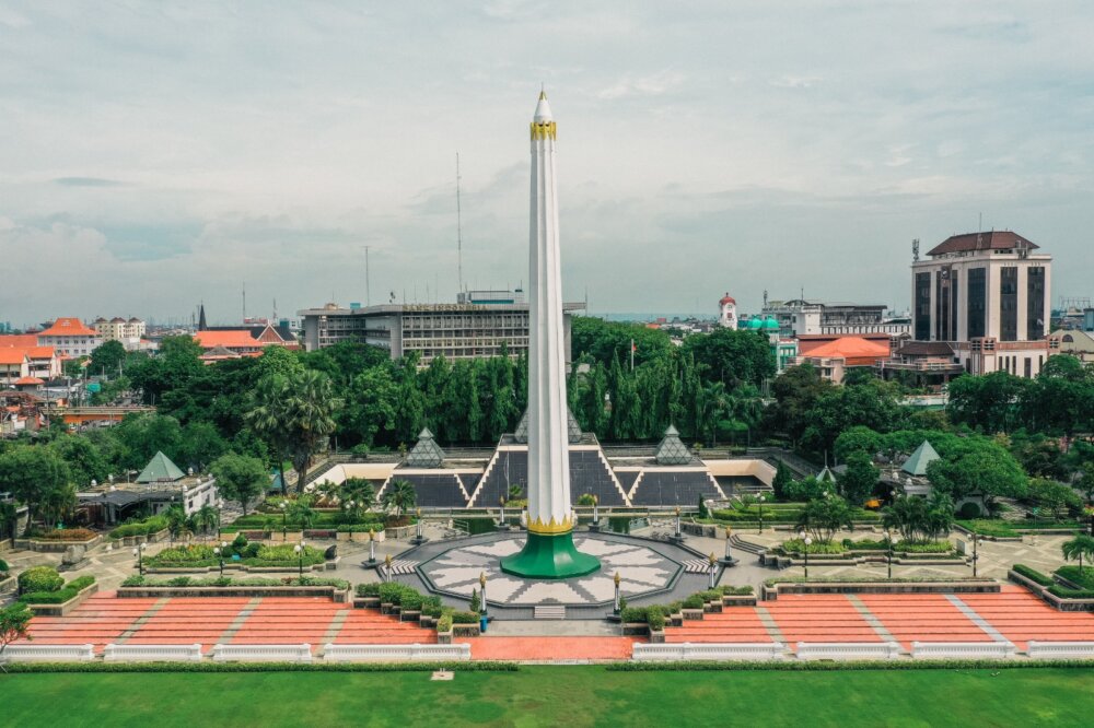 monumen-tugu-pahlawan_1680340884