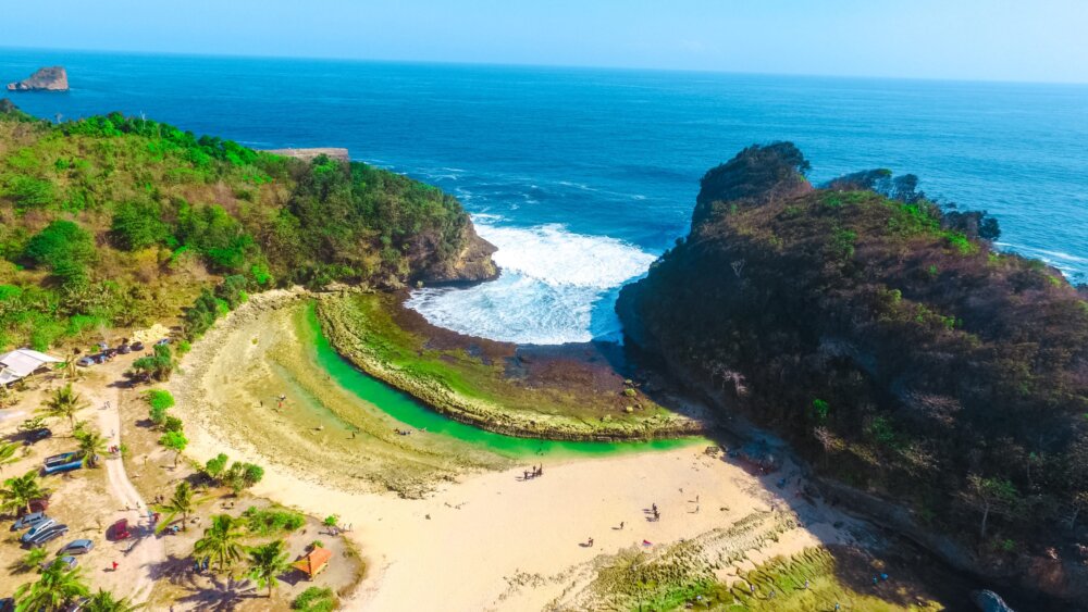 pantai batu bengkung