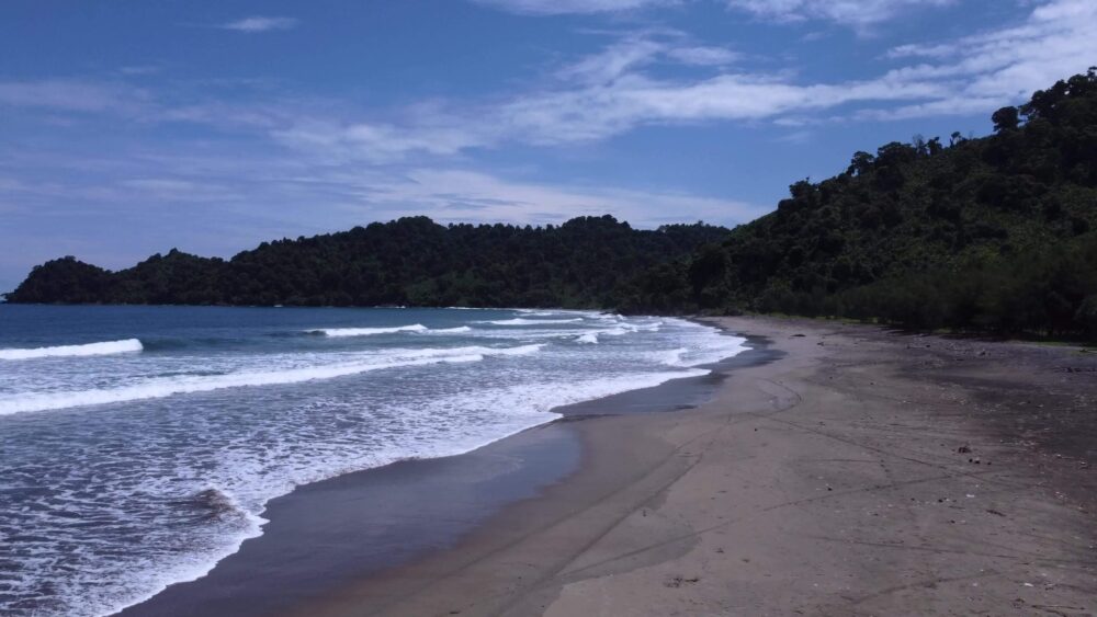 wisata pantai blitar