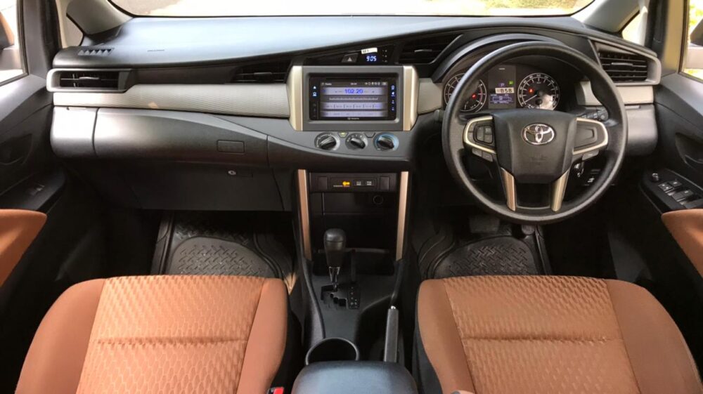 merawat interior mobil