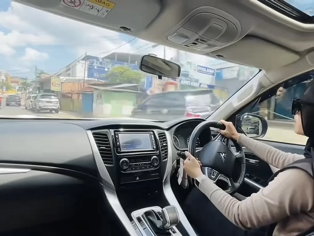 cara menyetir mobil