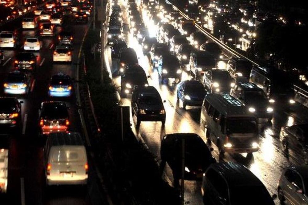 menyetir saat macet