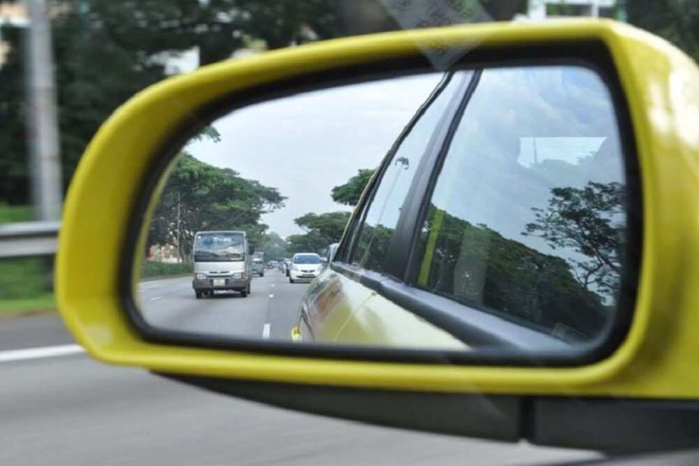 perawatan spion mobil