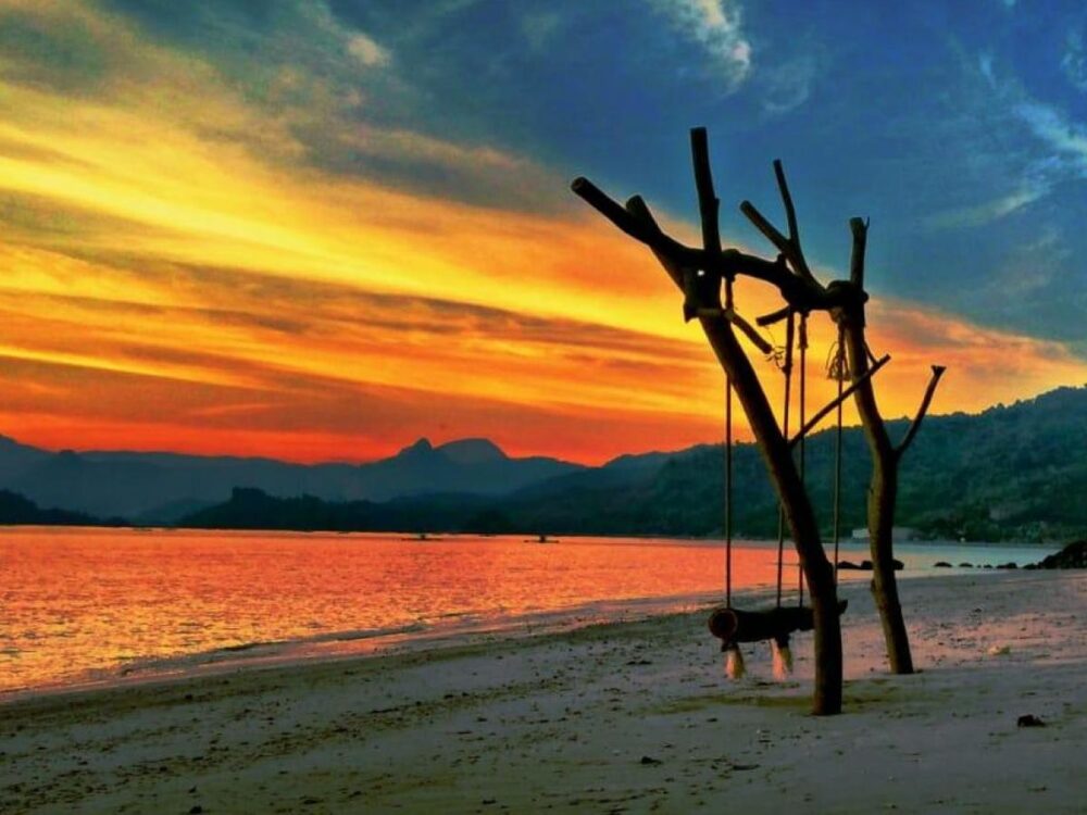 pantai mutiara trenggalek