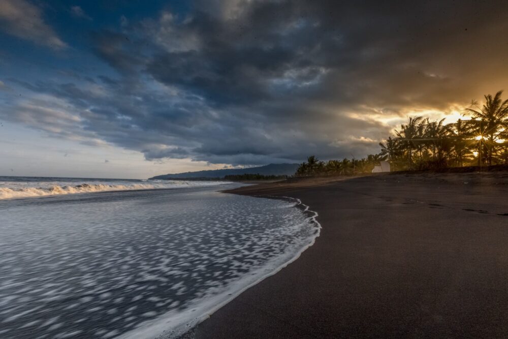 pantai bambang lumajang